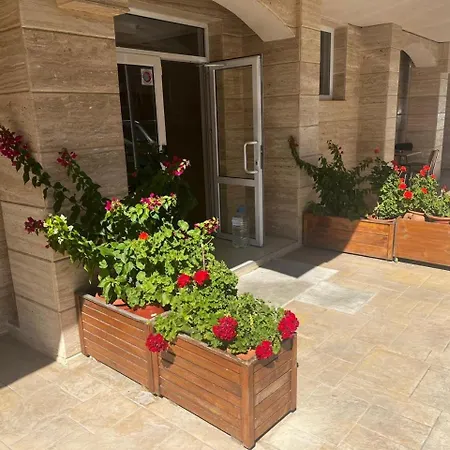 Apartman болгария возле моря шикарный с бассейном альтанкой в пешей доступности все аттракционы кафе супермаркеты остановка Napospart